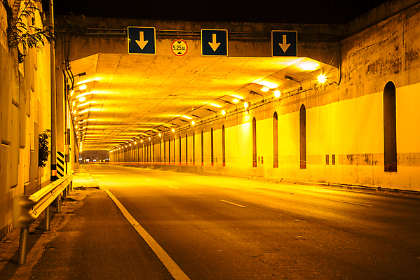 포토 JPG 해외이미지 도로 선 여행 백그라운드 건축양식 교통시설 자동차 추상 사람없음 건물 빛 도시 고속도로 터널 속도 상업 블러 해외202004 해외포토 건축물 건축 길 육상교통 교통 무늬 시설 파일형식 이미지허브