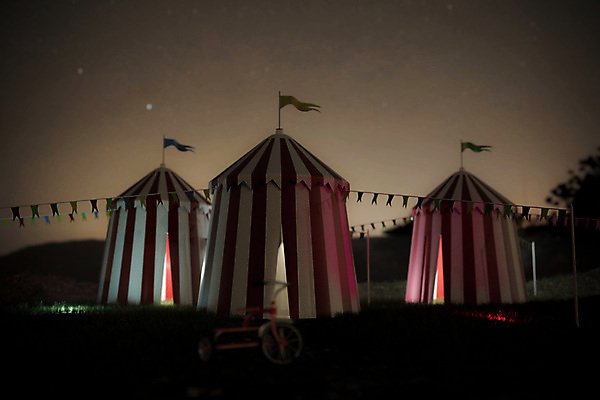 포토 JPG 해외이미지 공원 백그라운드 밭 일러스트 텐트 이벤트 사람없음 빨간색 파티 3D 축제 일몰 줄무늬 공연 놀이공원 축하 야간 큼 서커스 극장 심볼 천막 쇼 공평 해외202004 해외포토 자연요소 공공시설 컬러 컨셉 무늬 농업 캠핑도구 노을 테마파크 크기 디지털합성 파일형식 이미지허브