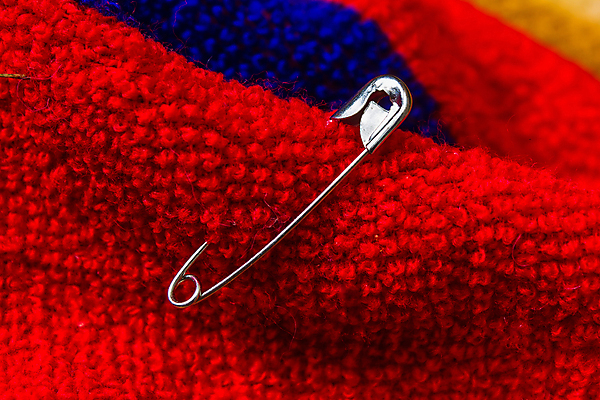 포토 JPG 해외이미지 옷 컨셉 안전 사람없음 금속 장비 직물 뜨개질 잠금 기저귀 클립 날카로움 재단 마무리 철강 해외202004 해외포토 재질 취미 아기용품 보안 파일형식 이미지허브