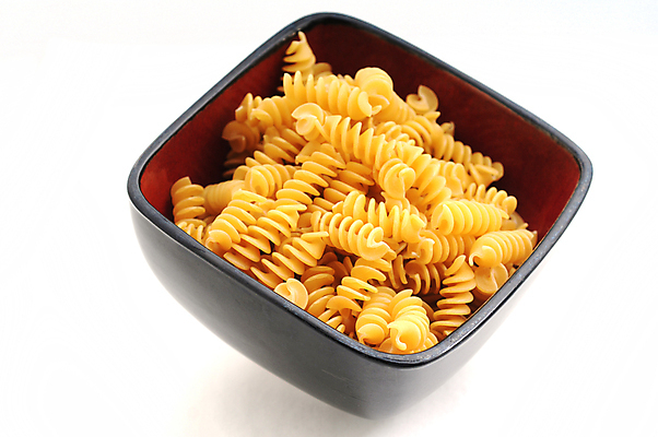 포토 JPG 해외이미지 접시 음식 재료 파스타 나선형 요리 사람없음 저녁식사 면 날것 점심식사 마카로니 채식주의자 탄수화물 비건 해외202004 해외포토 식기 무늬 서양음식 식사 채식 파스타면 파일형식 이미지허브