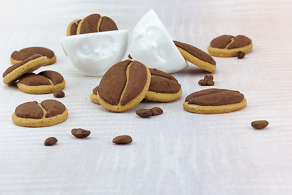 포토 JPG 해외이미지 백그라운드 사람없음 갈색 쿠키 머그컵 원두 달콤 설탕 에스프레소 카페인 해외202004 해외포토 커피 컬러 디저트 컵 맛 파일형식 이미지허브