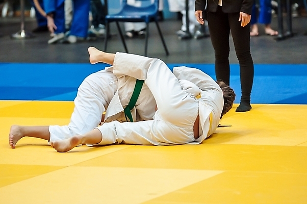 포토 JPG 해외이미지 여자 스포츠 유니폼 건강 사람 운동 경쟁 주먹 싸움 유도 필승 해외202004 해외포토 옷 컨셉 모션 격투기 우승 파일형식 이미지허브