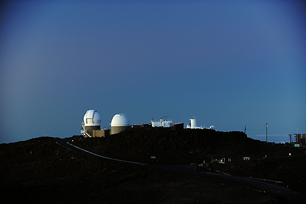 포토 JPG 해외이미지 과학 자연 하늘 아침 산 풍경 사람없음 야외 파란색 우주 일출 새벽 망원경 탐험 정상 야간 저녁 땅 고도 언덕 속도 검색 화산 하와이 장면 전망대 암초 공상 천문학 천국 내추럴 절정 하와이인 수평선 해외202004 해외포토 주간 자연요소 외국인 교육 컬러 노을 미국 생태계 파일형식 이미지허브