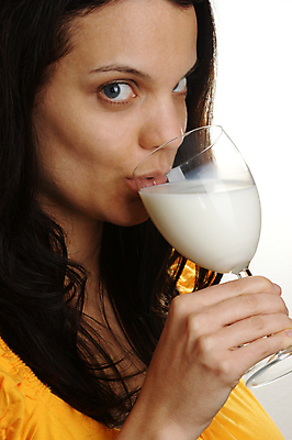 포토 JPG 해외이미지 백인 모델 손 여자 음료 손가락 청소년 한명 사람 유행 우유 추위 화려 우아함 입술 팔 여자만 해외202004 해외포토 서양인 1 컨셉 유제품 신체부위 파일형식 이미지허브