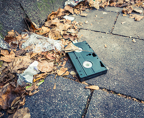 포토 JPG 해외이미지 산업 도로 잎 날씨 거리 사람없음 환경 검은색 공백 재활용 수확 가을 도시 카세트테이프 쓰레기 폐기물 플라스틱 버리기 가득함 영화 복고 테이프 먼지 시들음 동영상 낭비 구식 그런지 소셜네트워크 옛날 해외202004 해외포토 식물 계절 길 컬러 컨셉 농업 교통시설 모션 재질 문화예술 문구용품 친환경 파일형식 이미지허브