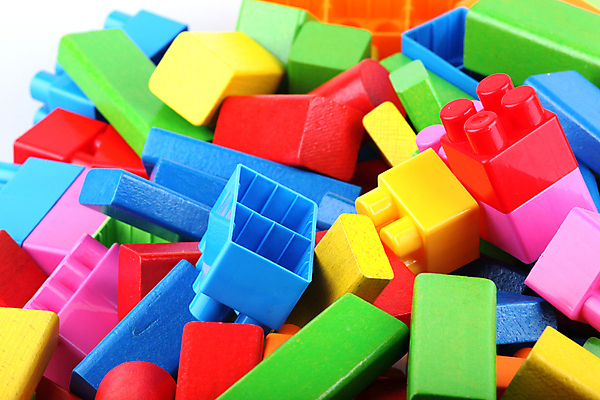 포토 JPG 해외이미지 어린이 조각 백그라운드 컨셉 학교 벽돌 주택 사람없음 건물 목재 빨간색 초록색 파란색 장난감 노란색 쌓기 블록 게임 아기 놀이터 플라스틱 큐브 레고 고립 해외202004 해외포토 나무 건축물 교육 컬러 재료 모션 재질 놀이 사람 파일형식 이미지허브