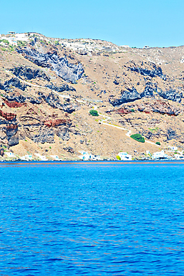 포토 JPG 해외이미지 식물 유럽 바다 섬 여행 백그라운드 건축양식 자연 하늘 휴가 산 주택 등대 파노라마 풍경 사람없음 야외 건물 초록색 물 여름 파란색 마을 검은색 거품 바위 흰색 만 보트 지중해 그리스 언덕 그림 휴양지 산토리니 미코노스섬 해외202004 해외포토 자연요소 건축물 계절 건축 나라 컬러 배_교통 촬영기법 장소 돌_바위 생태계 파일형식 이미지허브