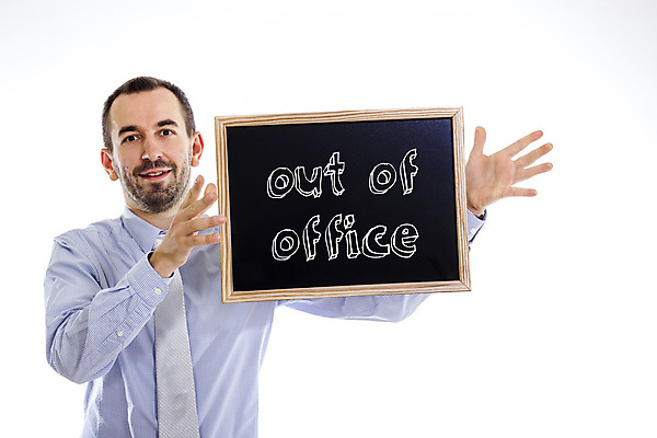 포토 JPG 해외이미지 교육 컨셉 셔츠 비즈니스 텍스트 넥타이 한명 목재 가로 파란색 단어 사무실 검은색 칠판 흰색 비즈니스맨 메시지 편지 그림 분필 초크아트 승진 고립 마케팅 조언 필기체 해외202004 해외포토 나무 문자 1 잡화 남자 컬러 상의 재료 사람 직장인 초크 파일형식 이미지허브