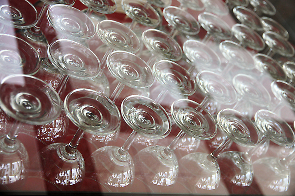 포토 JPG 해외이미지 음료 음식 유리 주방용품 사람없음 물 식당 거울 장비 캐비닛 해외202004 해외포토 자연요소 생활용품 재질 상점 사물함 파일형식 이미지허브