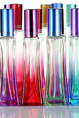 포토 JPG 해외이미지 여자 백그라운드 유리 건강 사람없음 컬러풀 스파 장비 향수 플라스크 향기 아로마테라피 해외202004 해외포토 컬러 재질 실험기구 사람 화장품 냄새 테라피 파일형식 이미지허브