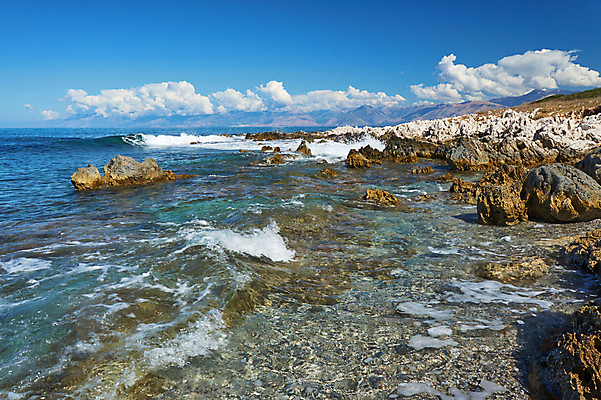 포토 JPG 해외이미지 구름 유럽 바다 섬 자연 하늘 산 풍경 사람없음 물 바위 지중해 그리스 절정 코르푸 수평선 해외202004 해외포토 자연요소 나라 돌_바위 생태계 파일형식 이미지허브