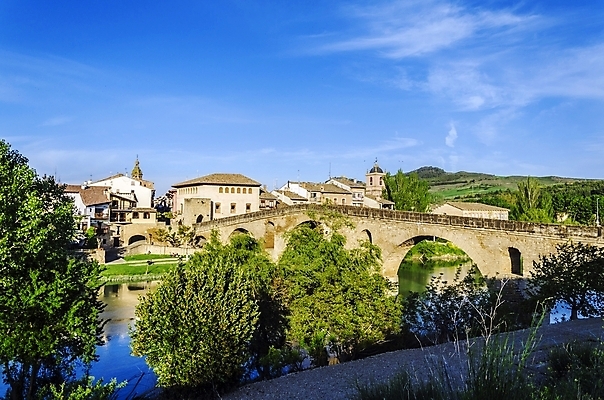 포토 JPG 해외이미지 나무 구름 응시 유럽 건축양식 자연 하늘 주택 풍경 사람없음 야외 물 파란색 강 도시풍경 컬러풀 반사 평화 마을 환경 흐름 바위 스페인 아치 서식 리빙 옛날 해외202004 해외포토 자연요소 식물 시선 건축 나라 컬러 컨셉 건물 돌_바위 도시 생태계 파일형식 이미지허브