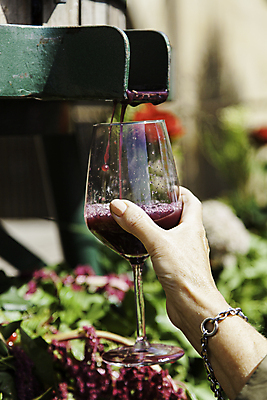 포토 JPG 해외이미지 와인잔 유리 사람없음 빨간색 와인 검은색 축하 알코올 액체 맛 갈증 가득함 양조장 스플래쉬 해외202004 해외포토 컬러 컨셉 술잔 재질 주류 파일형식 이미지허브