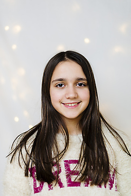 포토 JPG 해외이미지 백인 모델 라이프스타일 응시 여자 행복 한명 웃음 사람 10대 친구 유행 우정 사춘기 스타일 해외202004 해외포토 서양인 1 시선 감정 관계 청소년 표정 생활 파일형식 이미지허브