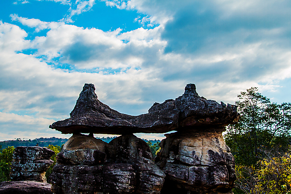 포토 JPG 해외이미지 나무 구름 공원 모래 여행 태국 자연 하늘 휴가 산 풍경 경사 사람없음 빨간색 파란색 햇빛 골짜기 계곡 버섯 사막 바위 역사 부식 사암 동쪽 내추럴 영원 옛날 전국 지질학 흥미 해외202004 해외포토 자연요소 식물 공공시설 교육 아시아 컬러 컨셉 태양 돌_바위 방향 생태계 파일형식 이미지허브