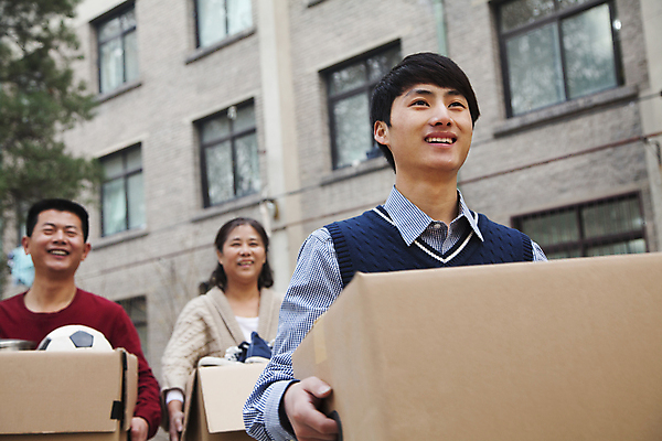 포토 JPG 해외이미지 학생 여자 교육 남자 행복 아들 대학생 축구공 모션 성공 엄마 갈색머리 미소 상반신 야외 10대 가로 캐주얼 세명 상자 부모 컬러풀 중국 잡기 아빠 시작 대학교 베이징 카피스페이스 시리즈 해외202004 해외포토 헤어스타일 옷 감정 아시아 컬러 컨셉 공 축구용품 학교 가족 청소년 표정 사람 공백 파일형식 이미지허브