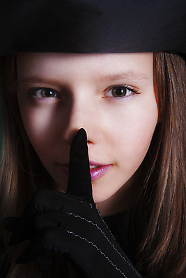 포토 JPG 해외이미지 백인 1 여자 어린이 한명 사람 10대 세로 머리 연도 옛날 해외202004 해외포토 서양인 청소년 신체부위 파일형식 이미지허브