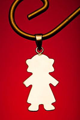 포토 JPG 해외이미지 모양 목걸이 사람없음 장식 빛 금속 황금 고급 우아함 보석 오브젝트 팬던트 스타일 해외202004 해외포토 컨셉 장신구 재질 광석 파일형식 이미지허브