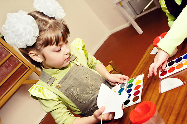 포토 JPG 해외이미지 교육 행복 종이 어린이 학교 가족 상상 놀이 탁자 수채화 창조 미술 한명 취미 페인트 유치원 붓 작음 묘기 집중 그림 예술가 화가 초보 해외202004 해외포토 직업 1 감정 가구 컨셉 관계 문화예술 사람 크기 파일형식 이미지허브