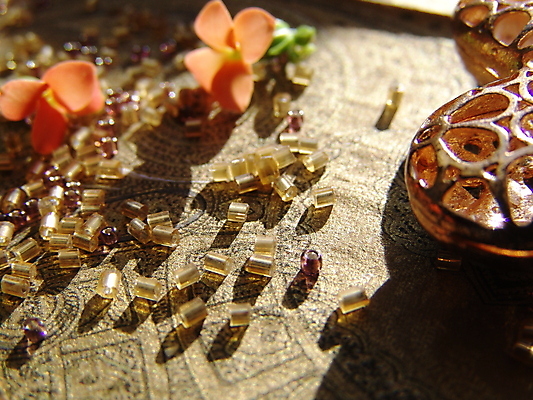 포토 JPG 해외이미지 모델 라이프스타일 응시 백그라운드 자연 선물 사람없음 장식 유행 금속 화려 재산 고급 보석 다이아몬드 공상 동쪽 고립 스타일 해외202004 해외포토 시선 컨셉 재질 생활 금융 광석 방향 생태계 파일형식 이미지허브