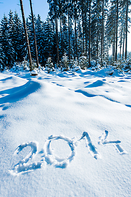 포토 JPG 해외이미지 1 계절 조각 백그라운드 컨셉 겨울 밭 텍스트 자연 휴가 새로움 풍경 사람없음 야외 세로 파란색 숫자 얼음 추위 달력 흰색 축하 인사 신용카드 눈송이 날짜 오스트리아 숲 크리스탈 연도 묘사 언덕 사인 윤곽 2014년 해외202004 해외포토 자연요소 문자 유럽 컬러 농업 눈_날씨 금융 예절 광석 생태계 파일형식 이미지허브