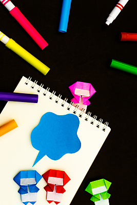 포토 JPG 해외이미지 전통 디자인 아시아 종이 문화 어린이 분홍색 백그라운드 컨셉 비즈니스 학교 추상 미술 취미 사람없음 장식 빨간색 초록색 파란색 스터디 컬러풀 사무실 장난감 펜 일본 검은색 공책 공백 거품 오브젝트 종이접기 풍선 강렬 고립 닌자 엘리먼트 핸드메이드 해외202004 해외포토 교육 나라 컬러 무늬 문화예술 문구용품 사람 학습 필기구 접기 파일형식 이미지허브