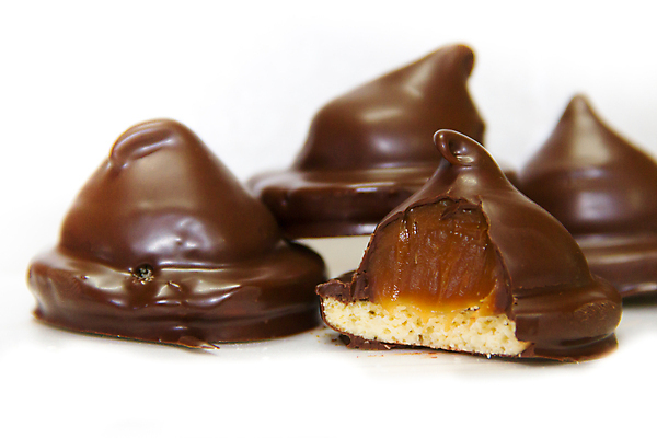 포토 JPG 해외이미지 1 음식 빵 백그라운드 디저트 사탕 사람없음 갈색 과자 초콜릿 목욕 우유 흰색 축하 닫기 달콤 활 코코아 원뿔 아르헨티나 고립 페스츄리 해외202004 해외포토 도형 음료 컬러 컨셉 모션 유제품 청결 남아메리카 맛 파일형식 이미지허브