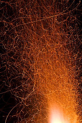 포토 JPG 해외이미지 백그라운드 패턴 오렌지 모션 추상 불꽃 미술 사람없음 목재 빨간색 빛 컬러풀 노란색 검은색 어둠 활발 에너지 뜨거움 닫기 야간 저녁 위험 번개 장작 모닥불 화재 연료 연소 광 여신 용광로 해외202004 해외포토 자연요소 나무 컬러 컨셉 무늬 과일 재료 불 날씨 문화예술 사건 파일형식 이미지허브