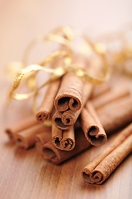 포토 JPG 해외이미지 리본 음식 재료 디저트 건조 건강 사탕 요리 사람없음 목재 장식 갈색 노란색 케이크 식사 저녁식사 조미료 막대기 그룹 황금 달콤 맛 다발 허브 향신료 묘사 냄새 아로마 나무껍질 향 아로마테라피 흙더미 내추럴 시나몬 이국적 해외202004 해외포토 나무 식물 컬러 컨셉 흙 껍질 테라피 향미료 파일형식 더미 이미지허브