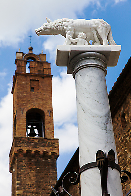 포토 JPG 해외이미지 여자 유럽 어린이 조각 하늘 엄마 미술 소년 사람없음 파란색 조각상 우주 마을 이탈리아 아기 도시 역사 로마 쌍둥이 형제 신화 늑대 로마인 옛날 전설 토스카나 해외202004 해외포토 남자 나라 컬러 포유류 가족 문화예술 사람 인종 조형물 파일형식 이미지허브