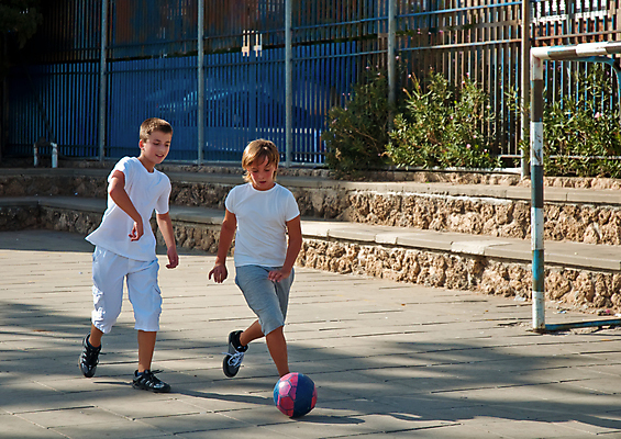 포토 JPG 해외이미지 라이프스타일 어린이 스포츠 유니폼 밭 공 모션 놀이 성공 건강 사람 소년 야외 두명 10대 초록색 청춘 달리기 운동 축구 경쟁 게임 우승 연습 속도 슛 점수 통과 골 양발 챔피언 플레이어 필승 해외202004 해외포토 옷 남자 컬러 컨셉 농업 청소년 생활 구기 최고 파일형식 이미지허브