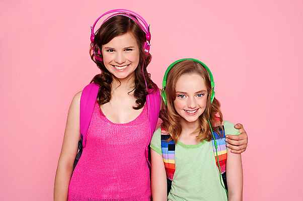 포토 JPG 해외이미지 백인 모델 라이프스타일 여자 교육 행복 음악 분홍색 포즈 백그라운드 2 노래 가족 함께함 사람 두명 친구 유행 헤드폰 소리 듣기 자신감 화려 우아함 시원함 자매 적재 스타일 해외202004 해외포토 서양인 감정 컬러 음향기기 컨셉 관계 모션 문화예술 생활 파일형식 이미지허브