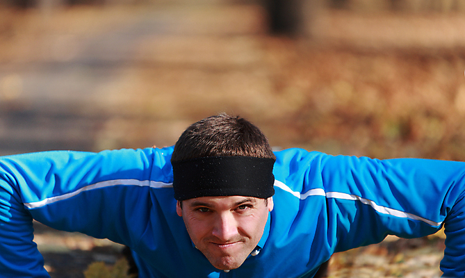 포토 JPG 해외이미지 나무 백인 라이프스타일 공원 남자 얼굴 스포츠 잎 자연 건강 한명 성인 야외 운동 머리 기차 가을 표현 결심 연습 리프트 노력 리프팅 해외202004 해외포토 서양인 식물 1 계절 공공시설 육상교통 컨셉 대중교통 사람 생활 신체부위 생태계 파일형식 이미지허브