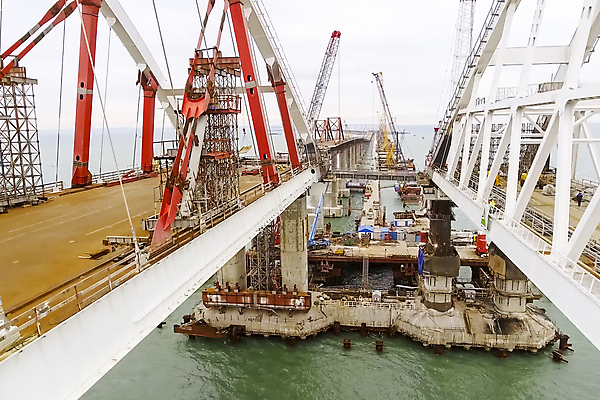포토 JPG 해외이미지 산업 도로 바다 교통시설 하늘 해변 사람없음 건물 검은색 기계 장비 업무 성자 헬리콥터 석유 연결 위험 기중기 시설 아치 상업 날것 무거움 공학 단상 유지 조립 설치 철강 콘크리트 해외202004 해외포토 건축물 교육 종교 길 컬러 교통 컨셉 비행기 작업 중장비 무게 파일형식 이미지허브