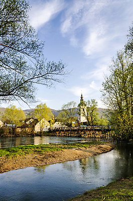 포토 JPG 해외이미지 나무 유럽 섬 자연 아침 주택 풍경 사람없음 목재 초록색 물 강 햇빛 반사 교회 마을 탑 재산 타운 슬로베니아 옛날 해외202004 해외포토 주간 자연요소 식물 건축물 나라 컬러 재료 종교건축 건물 금융 태양 도시 생태계 파일형식 이미지허브