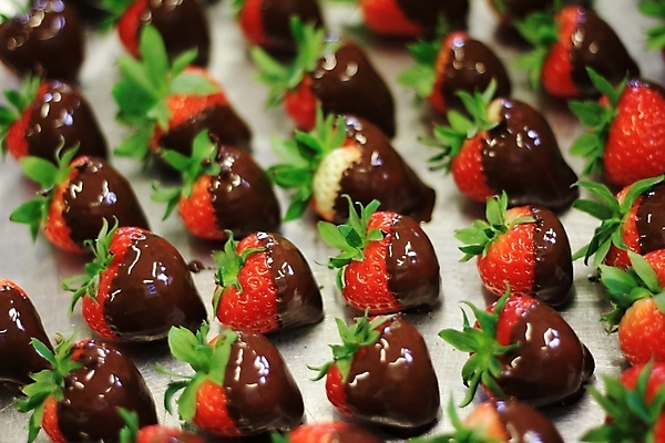 포토 JPG 해외이미지 계절 열매 음식 과일 딸기 디저트 사람없음 주방 식사 저녁식사 달콤 카나페 준비 만들기 베리 충동구매 점심식사 특별함 해외202004 해외포토 식물 컨셉 모션 서양음식 쇼핑 맛 과소비 파일형식 이미지허브