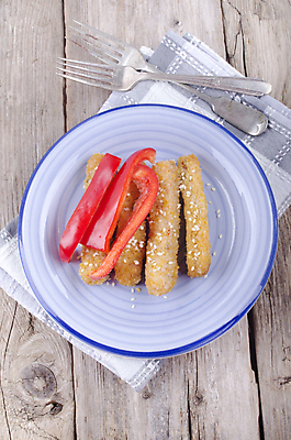 포토 JPG 해외이미지 접시 음식 포크 파프리카 따뜻함 사람없음 목재 빨간색 파란색 갈색 튀김 시골 뜨거움 행주 해외202004 해외포토 나무 식기 컬러 채소 재료 청소도구 파일형식 이미지허브