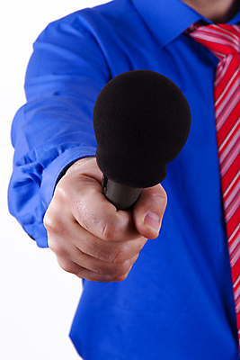 포토 JPG 해외이미지 직업 손 남자 음악 비즈니스 노래 통신 대화 성인 취미 사람없음 빨간색 파란색 공연 듣기 가수 기구 잡기 메시지 고급 우아함 토론 면접 라디오 오디오 방송 보여주기 목소리 고립 뮤지컬 정중 플레이어 해외202004 해외포토 컬러 컨셉 모션 문화예술 말하기 사람 이벤트 신체부위 전자제품 음악가 파일형식 이미지허브