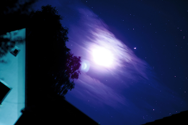 포토 JPG 해외이미지 별 과학 하늘 주택 사람없음 쌓기 우주 어둠 망원경 별자리 달 야간 초승달 점성술 장노출 전망대 천문학 북쪽 해외202004 해외포토 자연요소 교육 모션 촬영기법 건물 방향 파일형식 이미지허브