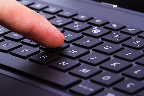 포토 JPG 해외이미지 백그라운드 컨셉 인터넷 손가락 열쇠 사람없음 노트북 컴퓨터 검은색 장비 터치 긴급 타이핑 키보드 작업 닫기 선택 밀기 묘사 전자 제어 키패드 해외202004 해외포토 손 컬러 모션 전자제품 파일형식 이미지허브