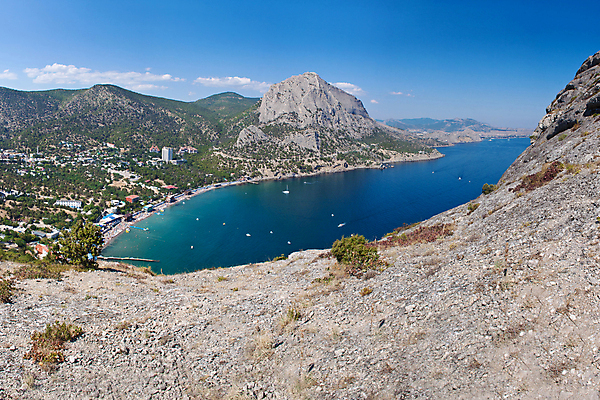 포토 JPG 해외이미지 나무 구름 유럽 바다 여행 자연 하늘 휴가 산 주택 안테나 파노라마 풍경 사람없음 야외 초록색 물 여름 파란색 탑 검은색 바위 만 언덕 휴양지 석호 옛날 우크라이나 해외202004 해외포토 자연요소 식물 건축물 계절 나라 컬러 통신 촬영기법 건물 장소 돌_바위 생태계 파일형식 이미지허브