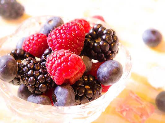 포토 JPG 해외이미지 열매 음식 다이어트 과일 자연 탁자 디저트 건강 사람없음 여름 파란색 컬러풀 파티 흰색 신선 달콤 맛 먹기 오브젝트 유기농 블루베리 산딸기 블랙베리 숙성 해외202004 해외포토 식물 웰빙 계절 컬러 가구 컨셉 모션 이벤트 생태계 파일형식 이미지허브