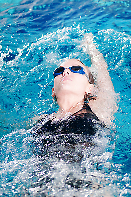 포토 JPG 해외이미지 백인 여자 수영복 스포츠 추상 건강 한명 사람 성인 파란색 운동 반사 수영 물방울 표현 다이빙 수영선수 타격 해외202004 해외포토 서양인 1 옷 컬러 무늬 모션 운동선수 수상스포츠 수중스포츠 파일형식 이미지허브