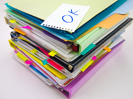 포토 JPG 해외이미지 비즈니스 사람없음 책 쌓기 쪽지 정보 흰색 메모지 책상 오브젝트 사인 보고서 파일 폴더 페이지 바인더 해외202004 해외포토 컬러 가구 모션 사무용품 파일형식 이미지허브