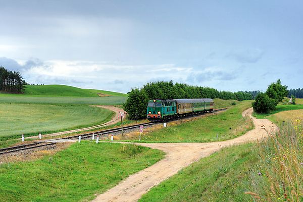 포토 JPG 해외이미지 도로 교통시설 하늘 풍경 사람없음 야외 여름 기찻길 기차 폴란드 선로 해외202004 해외포토 계절 유럽 길 육상교통 교통 대중교통 시설 파일형식 이미지허브