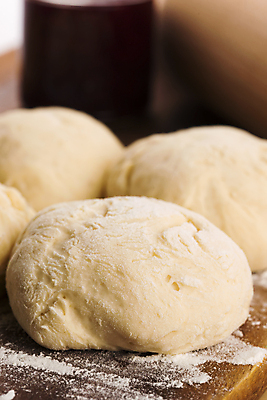 포토 JPG 해외이미지 음식 빵 백그라운드 탁자 새로움 피자 요리 사람없음 목재 갈색 주방 빵집 흰색 시골 밀 오브젝트 국자 냅킨 날것 반죽 롤 밀가루 페스츄리 해외202004 해외포토 나무 컬러 가구 컨셉 재료 주방용품 곡류 패스트푸드 서양음식 상점 가루 파일형식 이미지허브