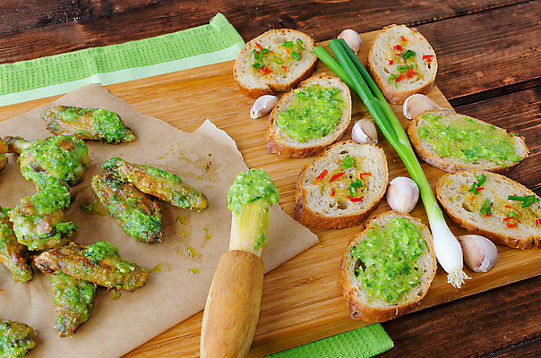 포토 JPG 해외이미지 접시 음식 빵 잎 날개 다이어트 채소 치즈 감자 파스타 파슬리 샌드위치 건강 육류 요리 사람없음 빨간색 초록색 식사 저녁식사 치킨 이탈리아 튀김 신선 뜨거움 그릴 바비큐 자르기 허브 토스트 바질 점심식사 모짜렐라치즈 오레가노 채식주의자 해외202004 해외포토 식물 식기 유럽 컬러 식재료 모션 주방용품 유제품 서양음식 채식 닭고기요리 파일형식 이미지허브