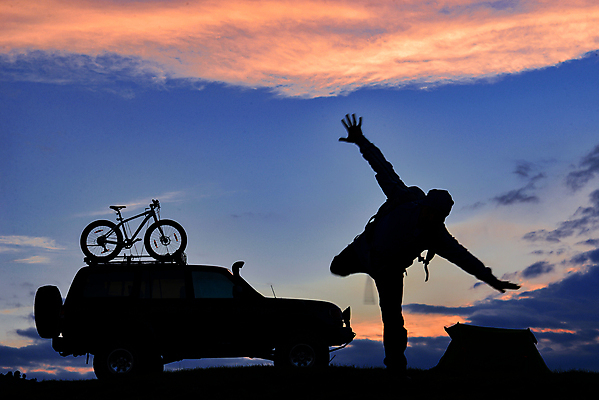 포토 JPG 해외이미지 실루엣 자연 산 사람없음 자전거 캠핑 나침반 모험가 순례자 적갈색 해외202004 해외포토 레저 촬영기법 갈색 바이크 생태계 파일형식 이미지허브