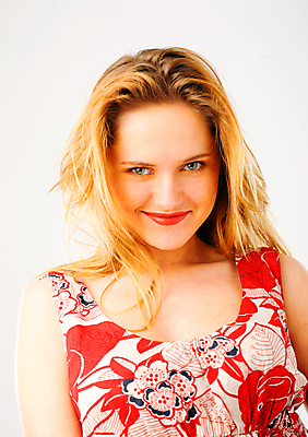 포토 JPG 해외이미지 1 드레스 옷 여자 행복 얼굴 백그라운드 한명 미소 웃음 사람 성인 빨간색 여름 유행 활발 흰색 오픈 입 어깨 싱글 여름옷 고립 진짜 해외202004 해외포토 계절 감정 컬러 컨셉 표정 신체부위 파일형식 여름_계절 이미지허브