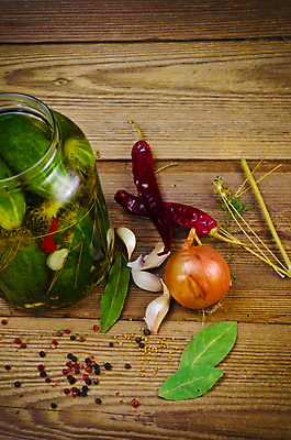 포토 JPG 해외이미지 접시 음식 빵 백그라운드 채소 자연 고추 피망 오이 파프리카 마늘 육류 사람없음 초록색 물 빛 컬러풀 주방 가을 뜨거움 양념 낟알 피클 소금 폴란드 식초 페퍼로니 해외202004 해외포토 자연요소 식기 계절 유럽 컬러 식재료 소시지 생태계 절임 파일형식 이미지허브